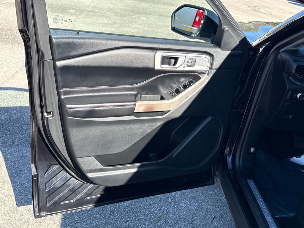 Certified 2022 Ford Explorer Limited w/ Equipment Group 301A image 13