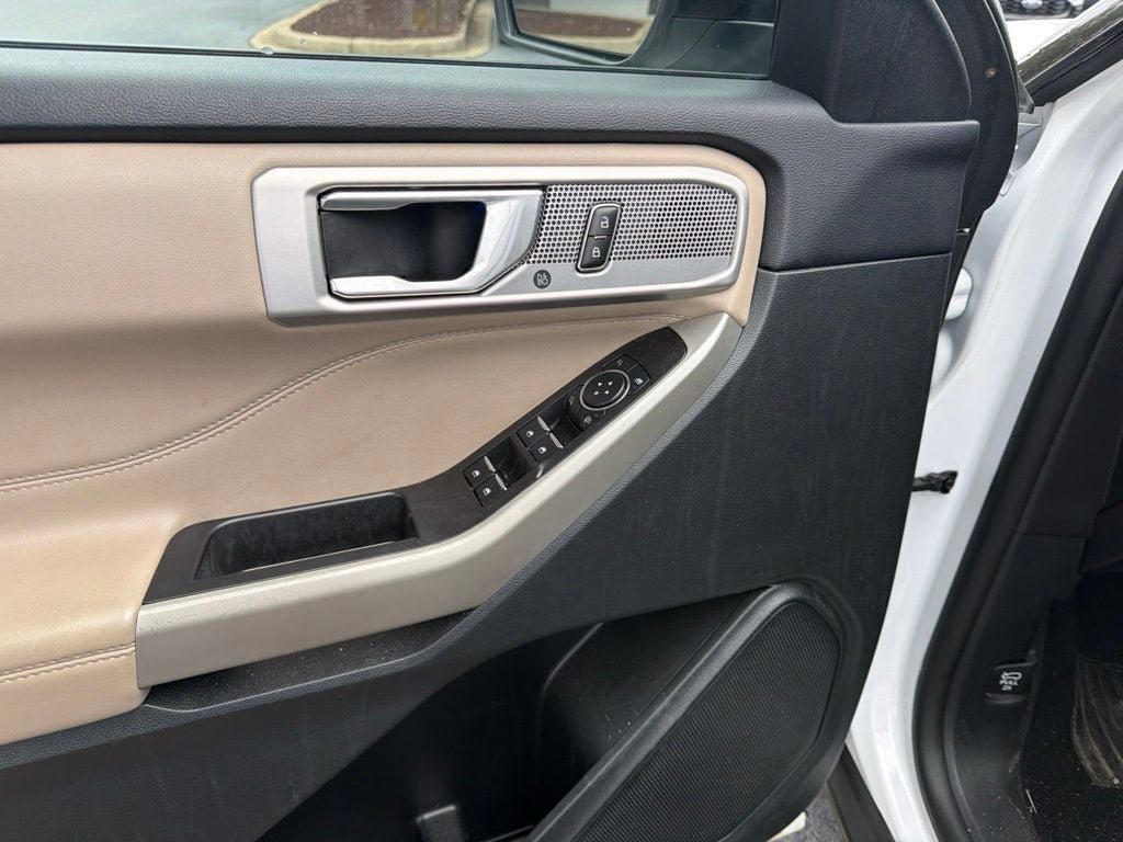 Certified 2023 Ford Explorer Limited AWD/4WD image 2