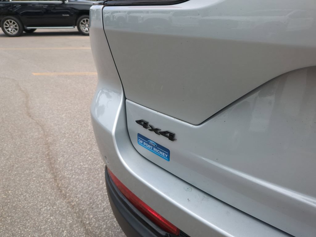 Used 2023 Jeep Grand Cherokee Altitude AWD/4WD image 13