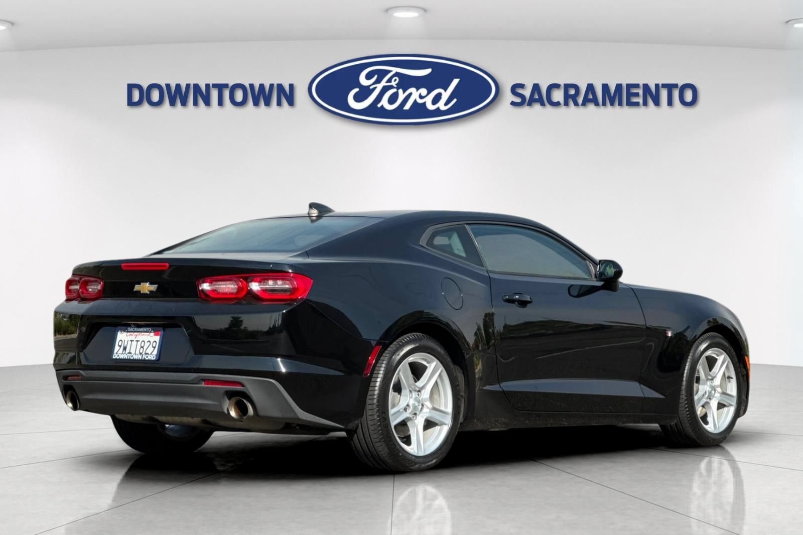 Used 2023 Chevrolet Camaro LT RWD image 3