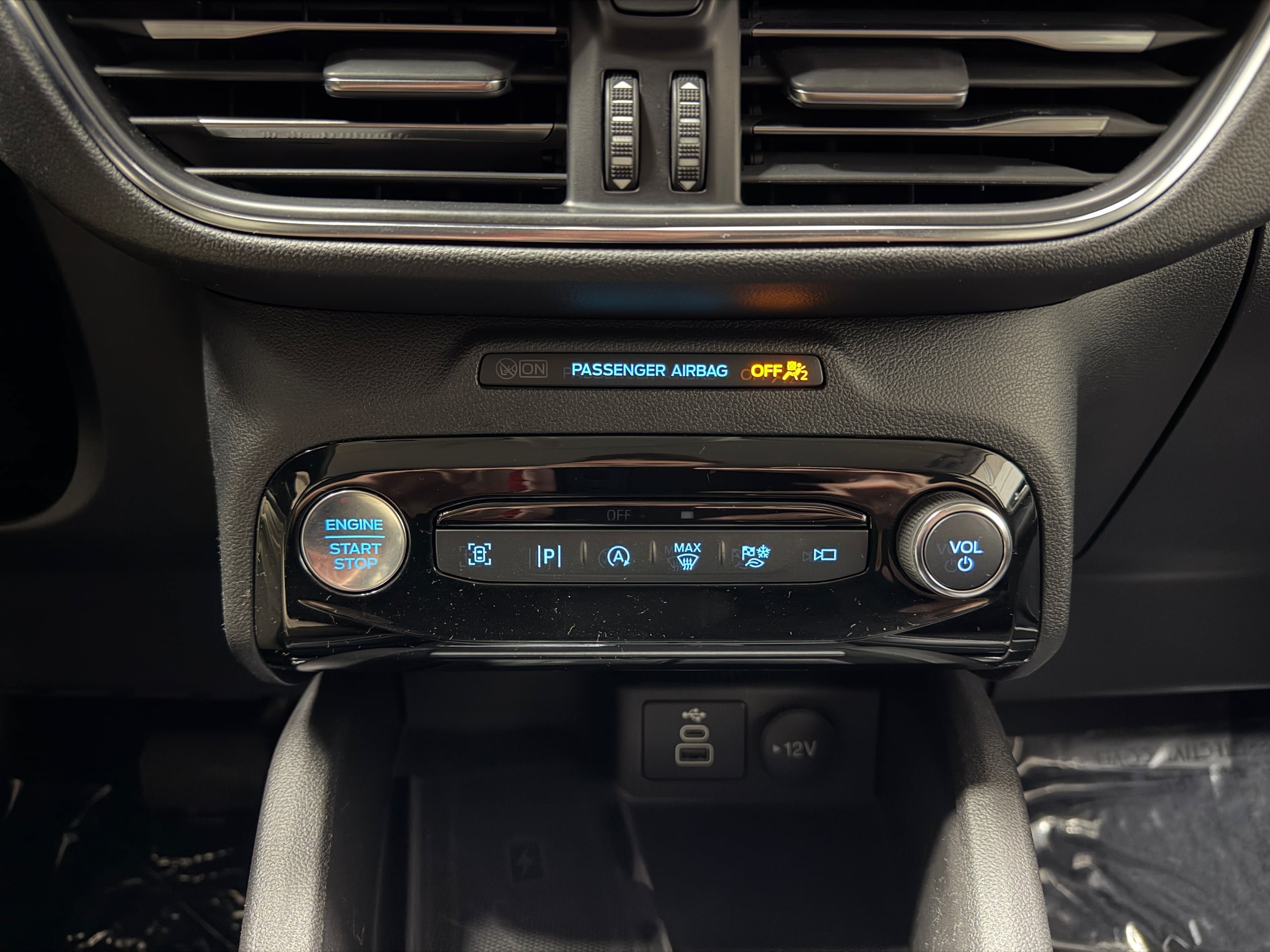 Certified 2024 Ford Escape Platinum AWD/4WD image 23