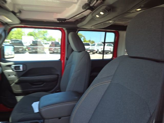 Used 2025 Jeep Wrangler Sahara AWD/4WD image 8