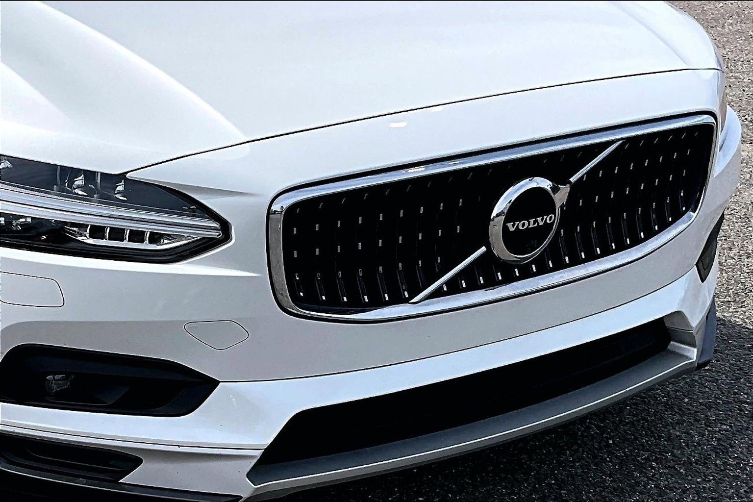Used 2023 Volvo V90 B6 Cross Country Ultimate AWD/4WD image 28