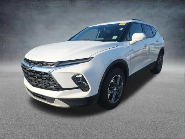 Used 2024 Chevrolet Blazer LT w/ Convenience Package FWD image 4