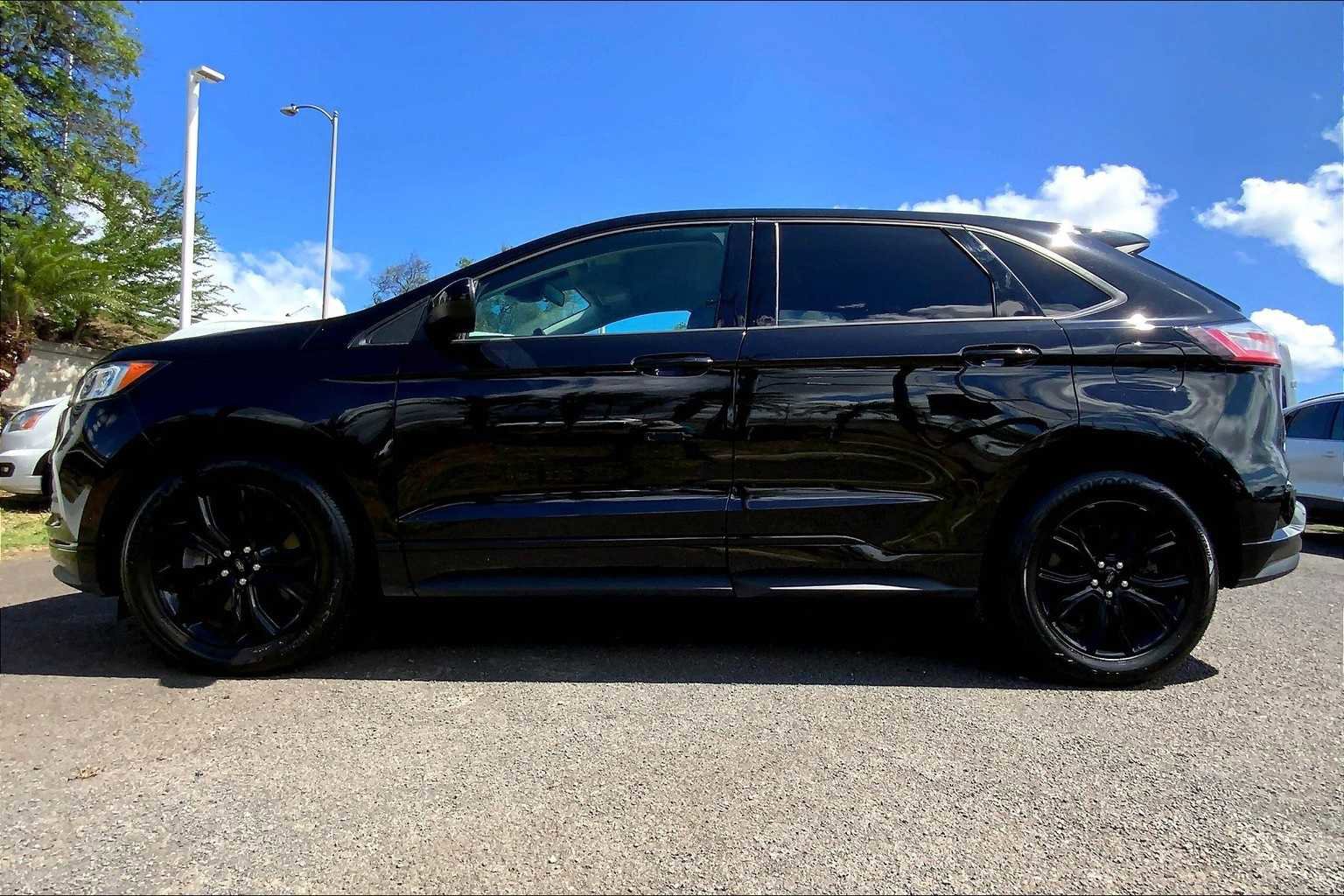 Certified 2022 Ford Edge SE w/ Black Appearance Package image 3