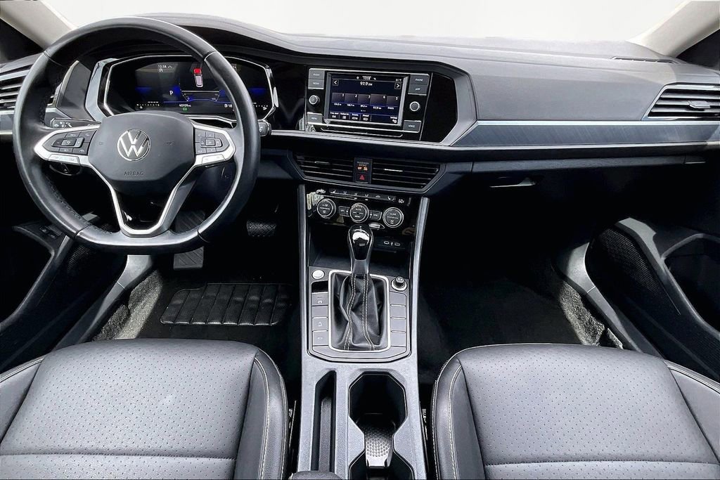 Used 2024 Volkswagen Jetta SE FWD image 16