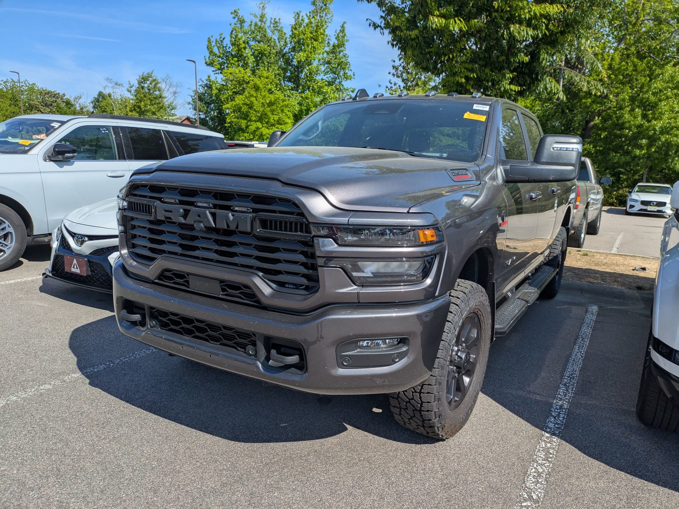 Used 2025 RAM 2500 Big Horn AWD/4WD image 3