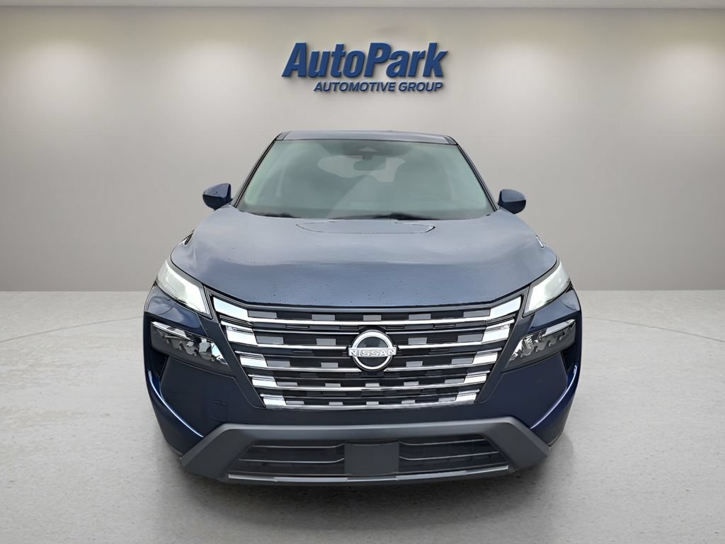 Used 2024 Nissan Rogue SV AWD/4WD image 2