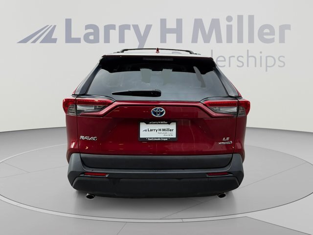Used 2020 Toyota RAV4 LE w/ Carpet Mat Package AWD/4WD image 4