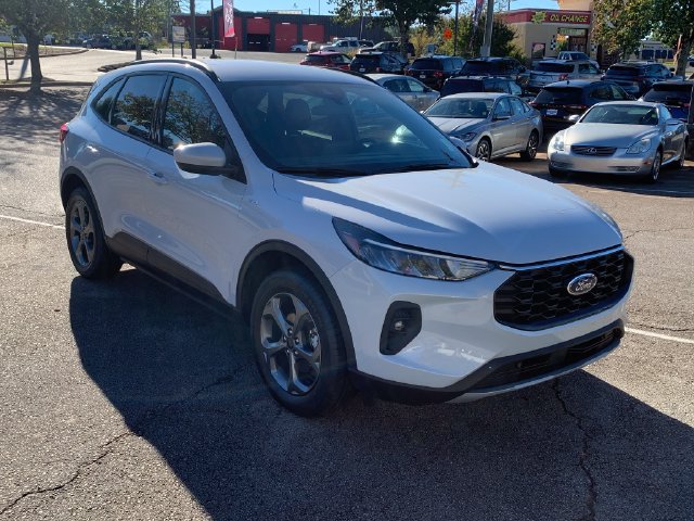 Certified 2025 Ford Escape ST-Line Select AWD/4WD image 3