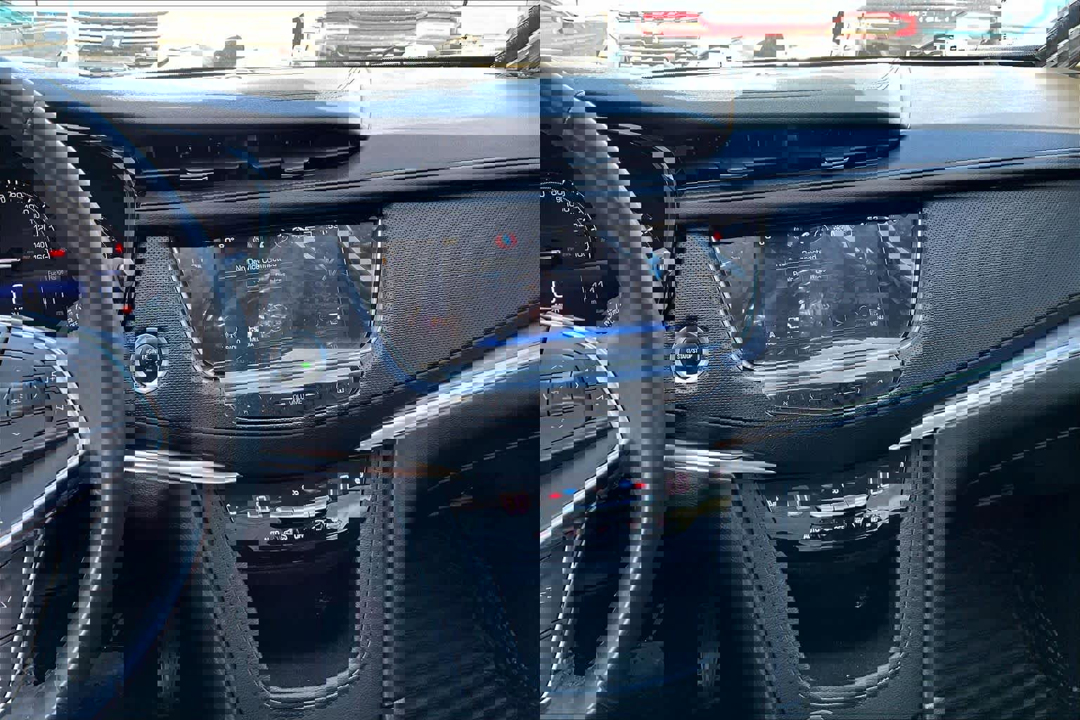 Used 2017 Cadillac XT5 Luxury w/ Driver Awareness Package image 7