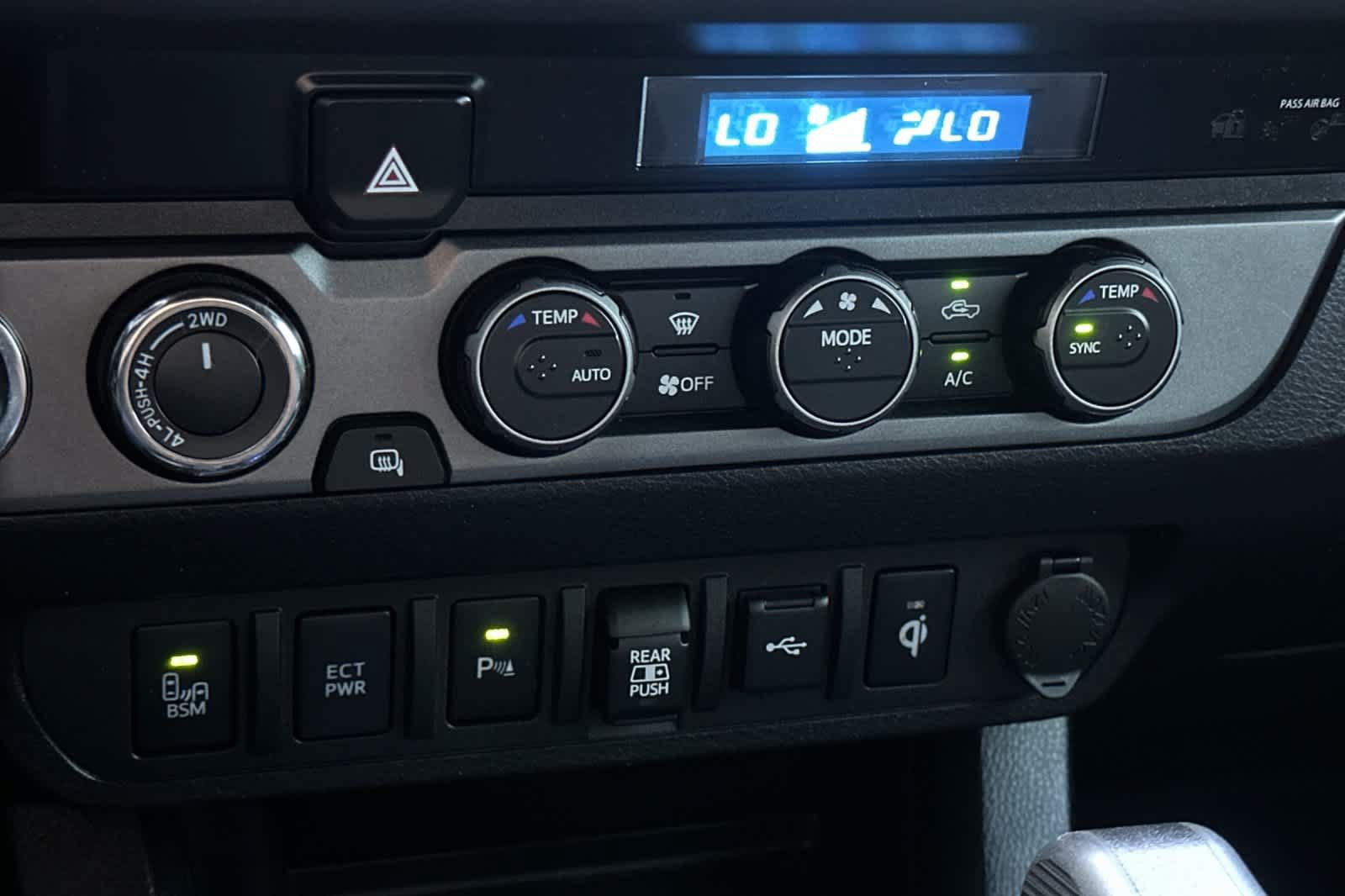 Used 2021 Toyota Tacoma TRD Off-Road w/ Technology Package AWD/4WD image 19