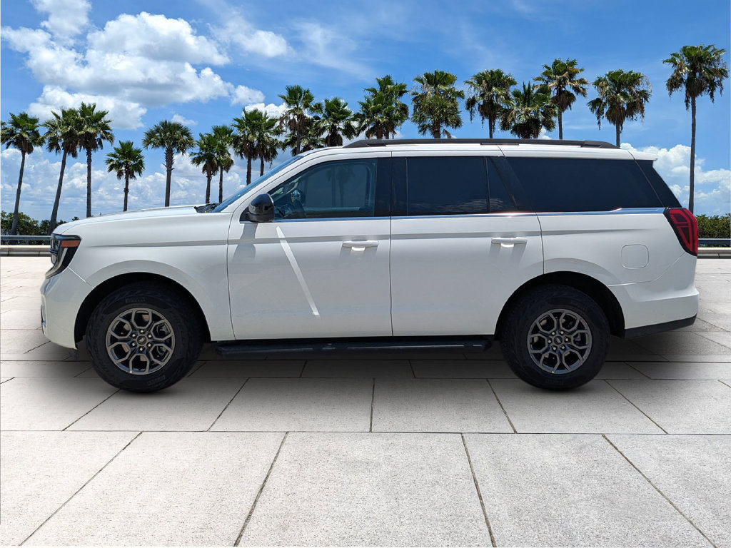 Certified 2025 Ford Expedition Active AWD/4WD image 4