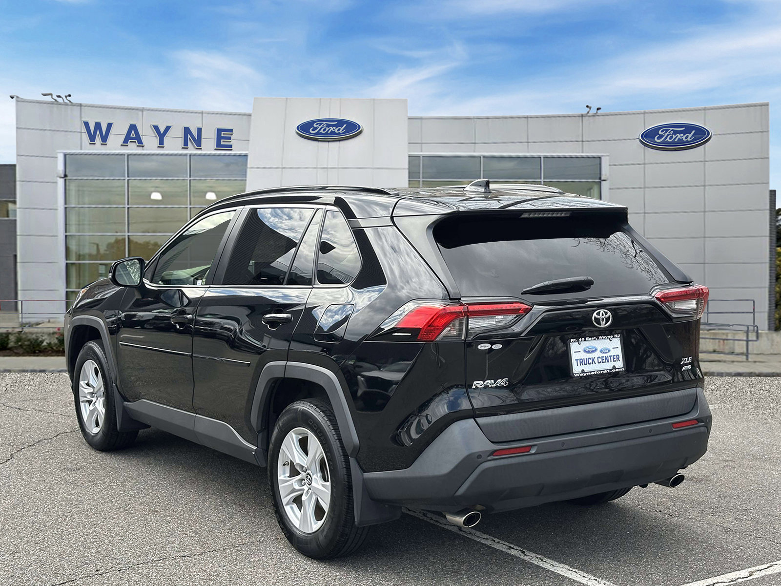 Used 2019 Toyota RAV4 XLE image 3