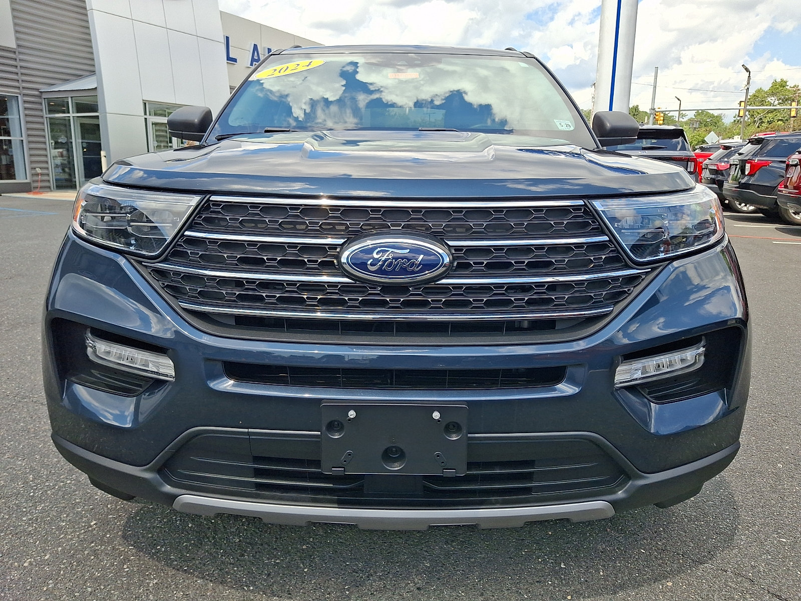 Certified 2024 Ford Explorer XLT w/ Equipment Group 202A AWD/4WD image 3