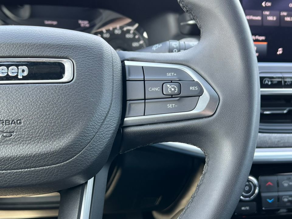 Used 2024 Jeep Compass Latitude AWD/4WD image 21