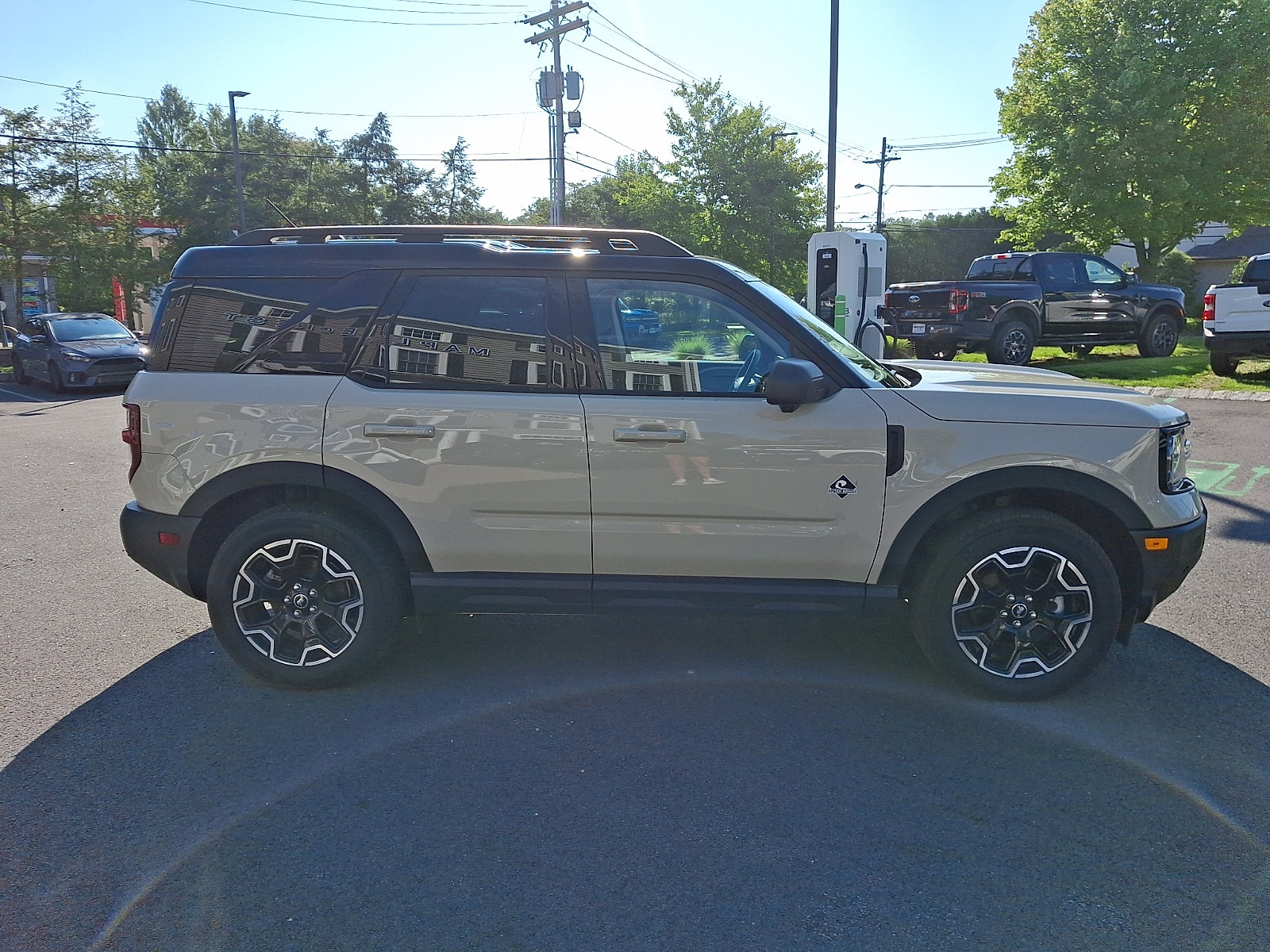 Certified 2025 Ford Bronco Sport Outer Banks w/ Outer Banks Tech Package+ AWD/4WD image 4