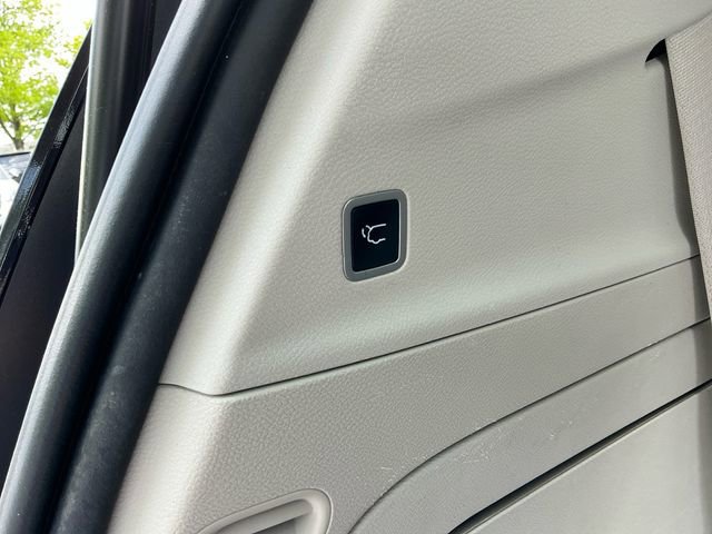 Used 2017 Chrysler Pacifica Limited FWD image 26