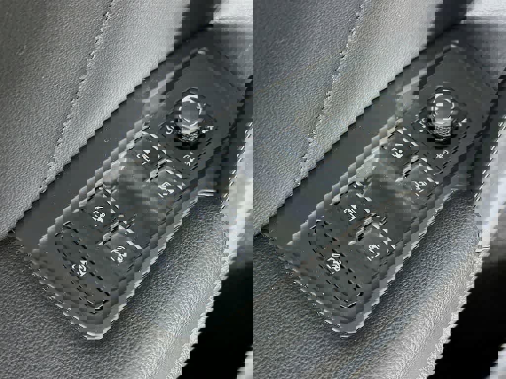 Used 2021 Volkswagen Tiguan SEL Premium R-Line w/ 3rd Row Seat Package image 29