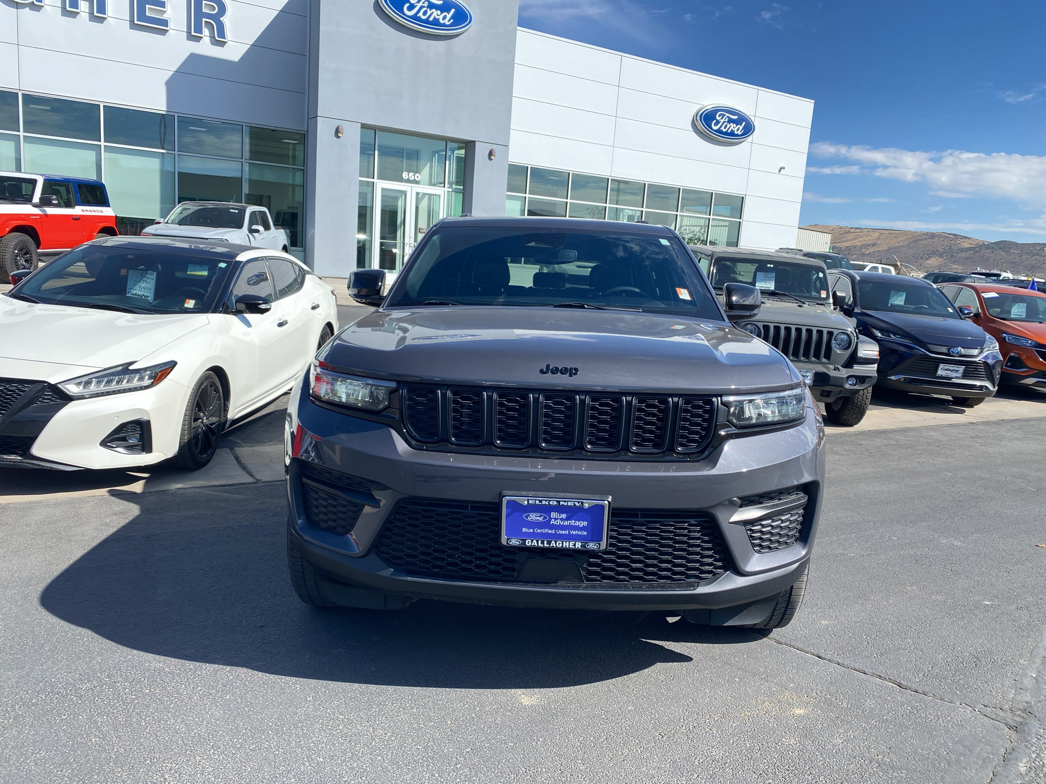 Used 2023 Jeep Grand Cherokee Altitude AWD/4WD image 17