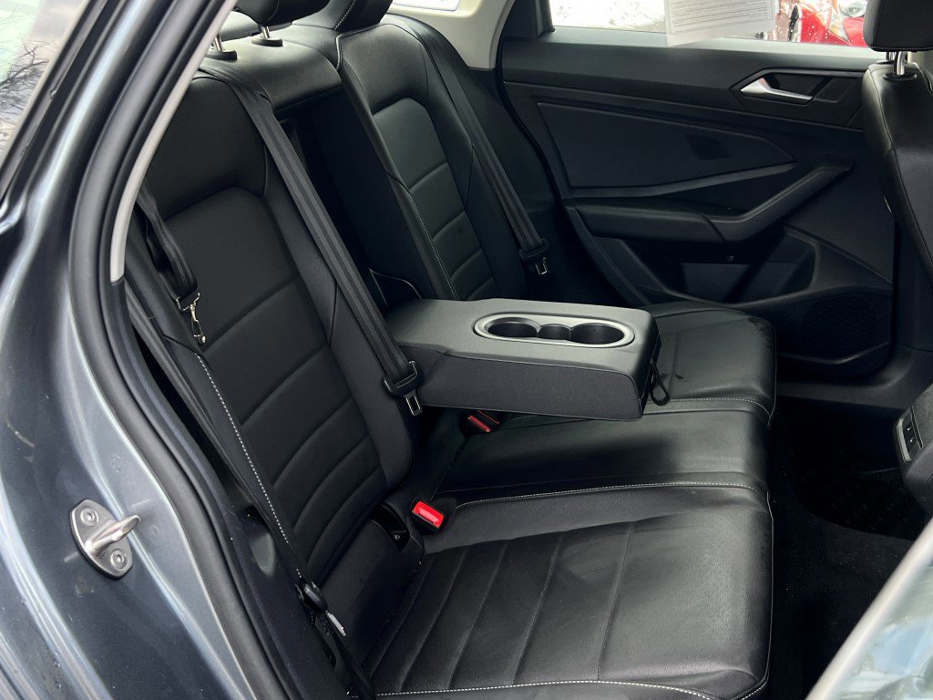 Used 2021 Volkswagen Jetta SE w/ SE Cold Weather Package image 14