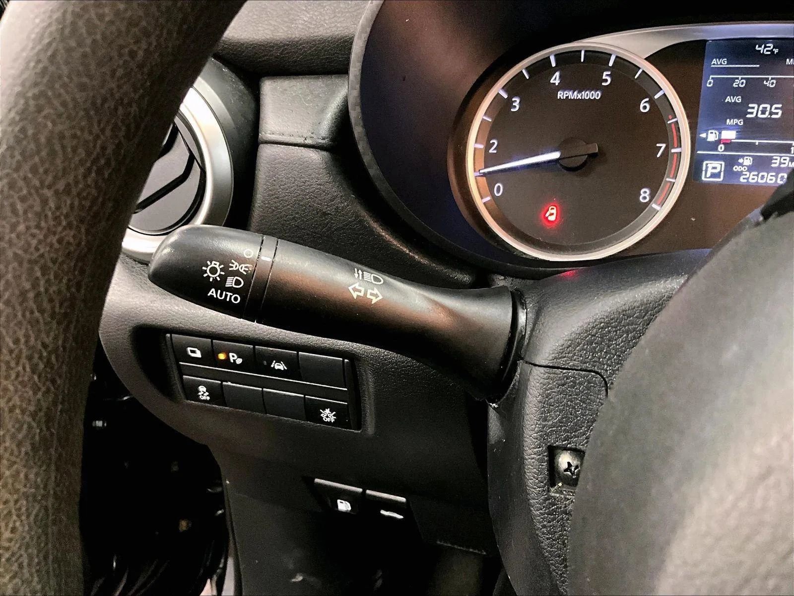 Used 2024 Nissan Versa S w/ Trunk Package image 30