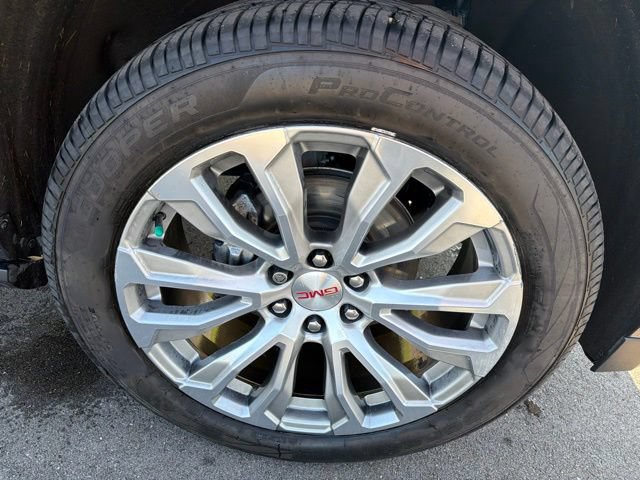 Used 2022 GMC Yukon Denali AWD/4WD image 4