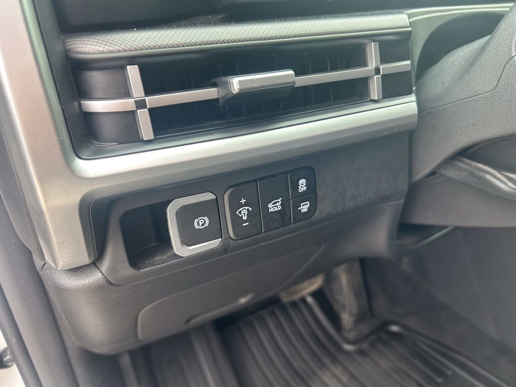 Used 2025 Hyundai Santa Fe XRT image 11