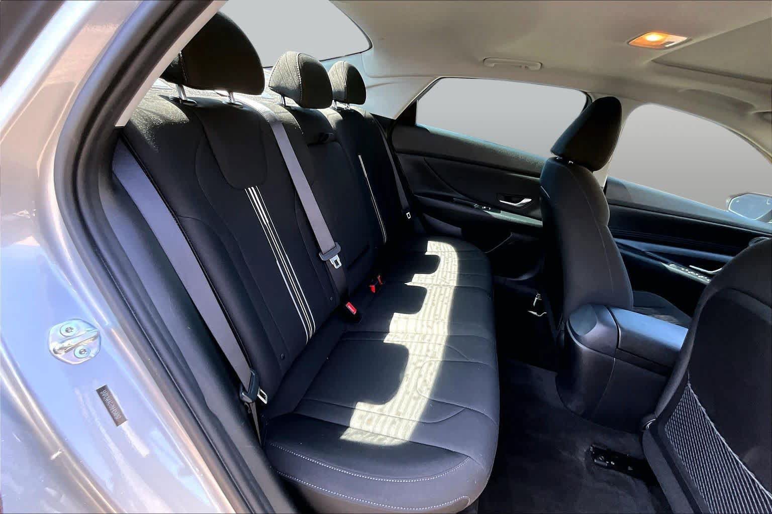Used 2022 Hyundai Elantra SEL w/ Convenience + Premium Package FWD image 20