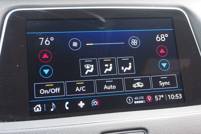 Used 2023 Cadillac XT4 Luxury w/ Cold Weather Package FWD image 29
