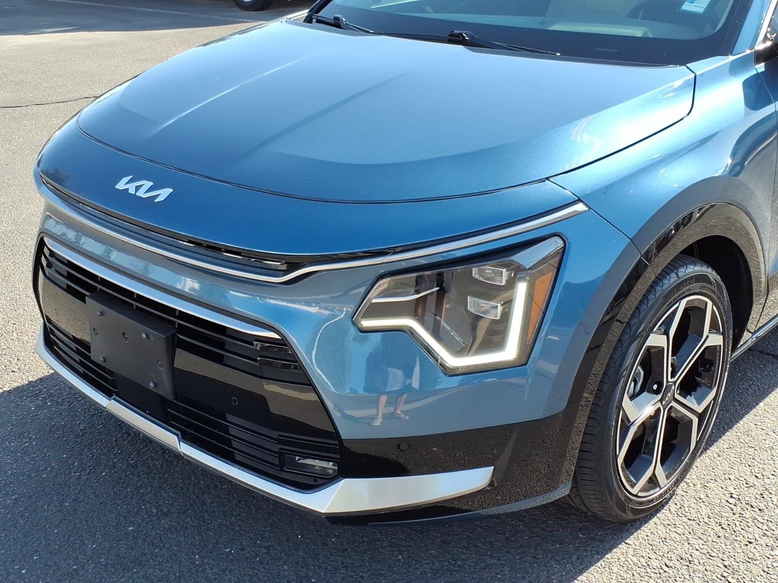 Used 2023 Kia Niro SX Touring FWD image 8