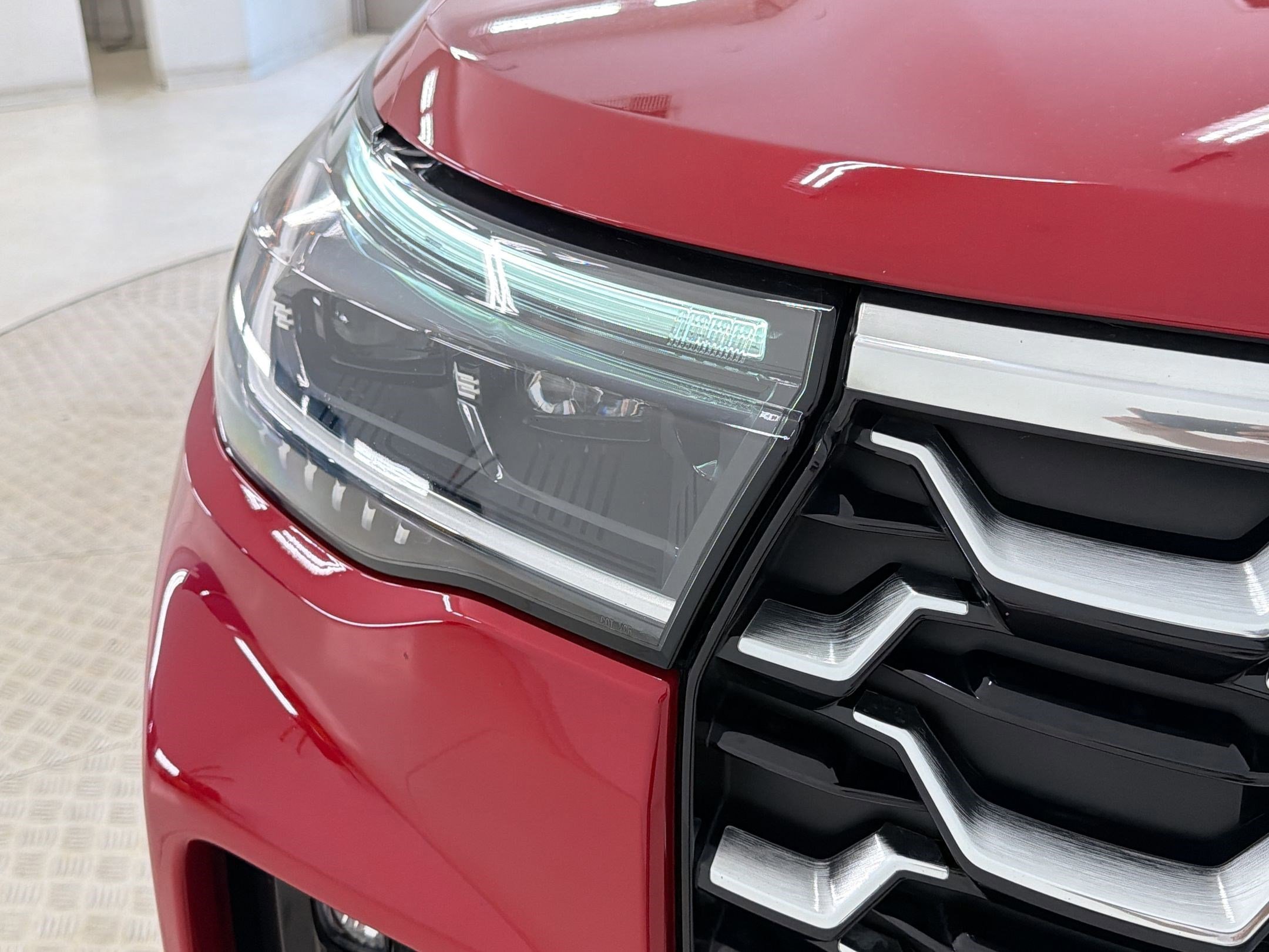 Certified 2025 Ford Explorer Platinum w/ Ultimate Package image 11