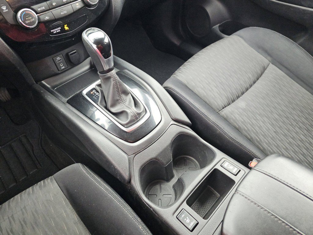 Used 2017 Nissan Rogue SV image 23