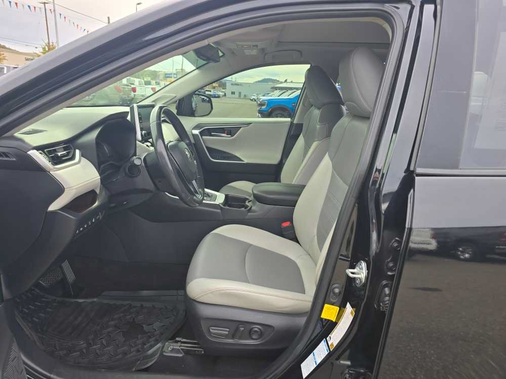Used 2020 Toyota RAV4 Limited AWD/4WD image 9