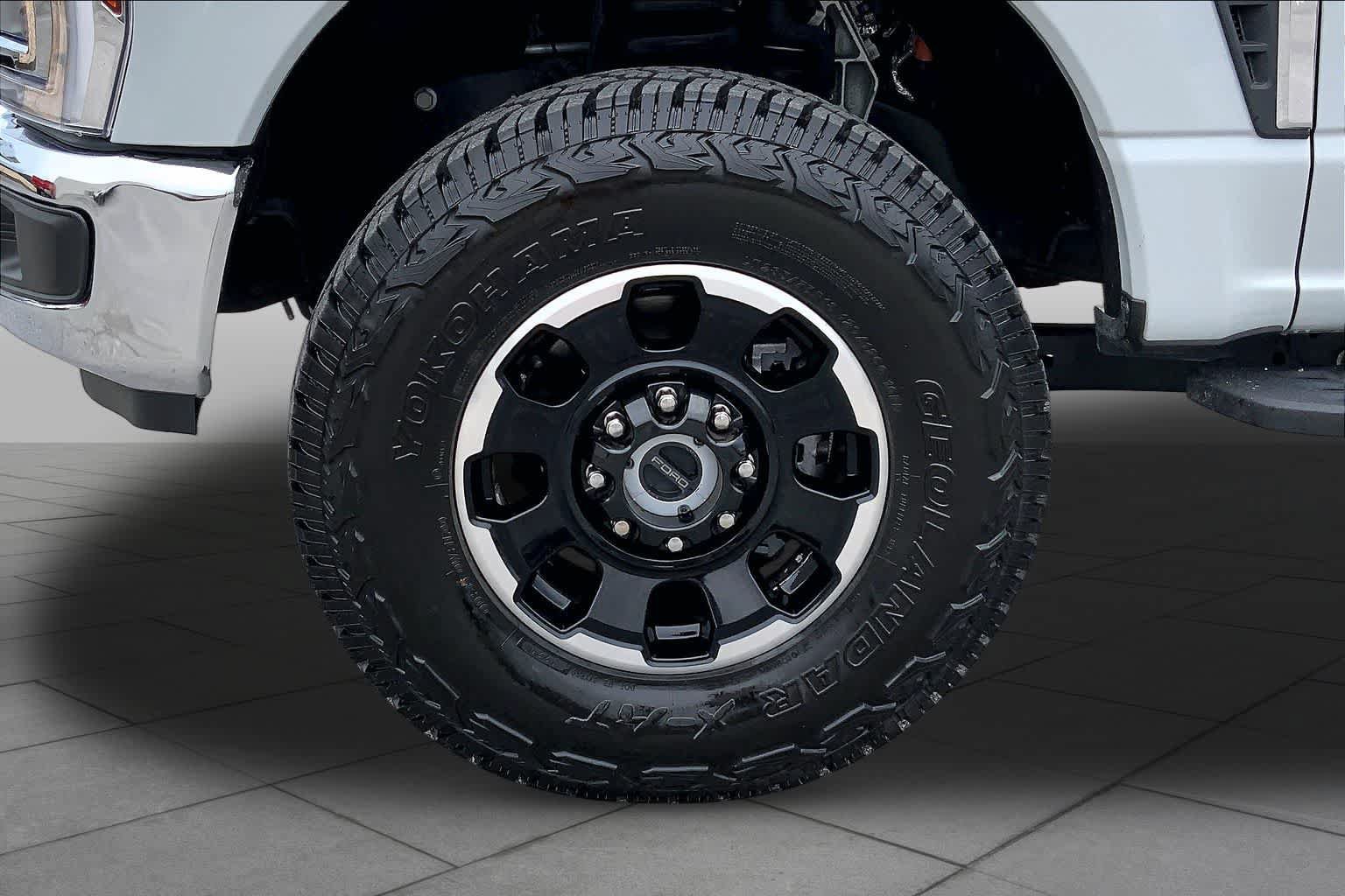 Certified 2025 Ford F350 Lariat w/ Tremor Off-Road Package AWD/4WD image 11