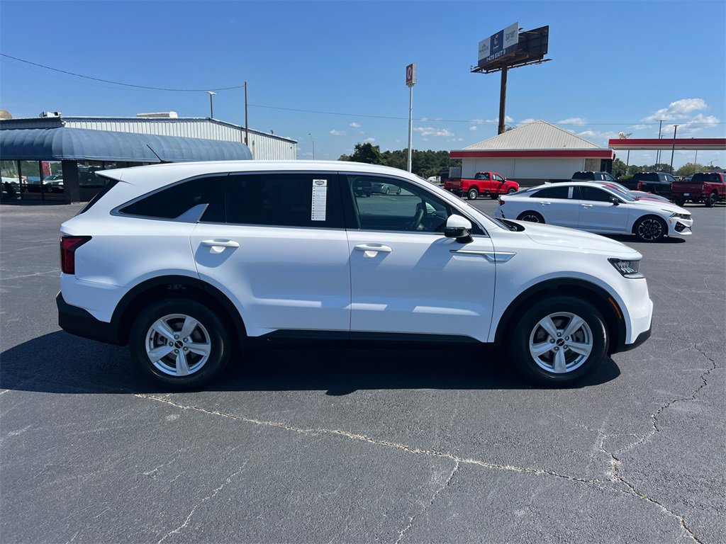 Used 2022 Kia Sorento LX image 8