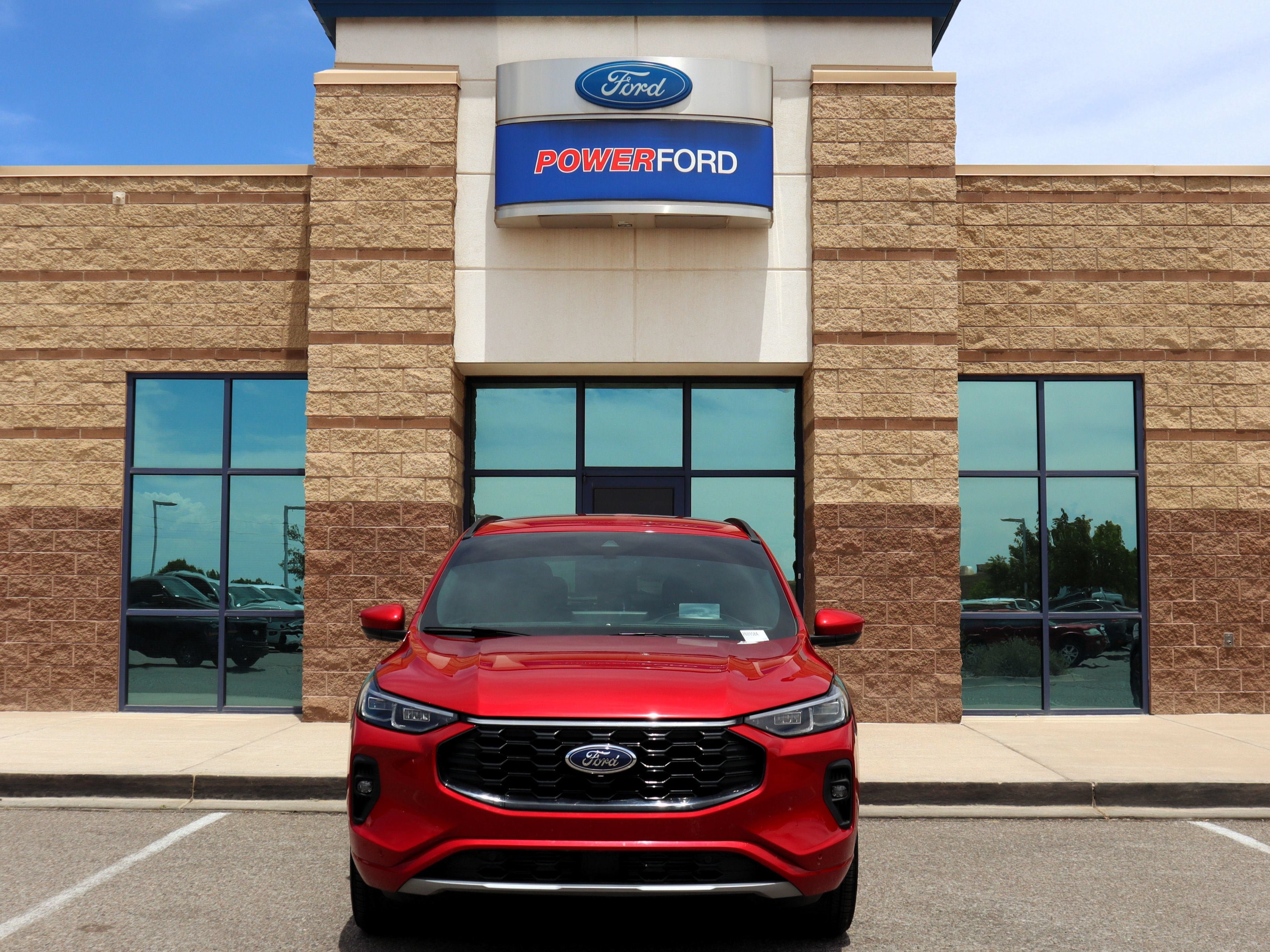 Certified 2025 Ford Escape ST-Line Elite w/ Premium Technology Package AWD/4WD image 3