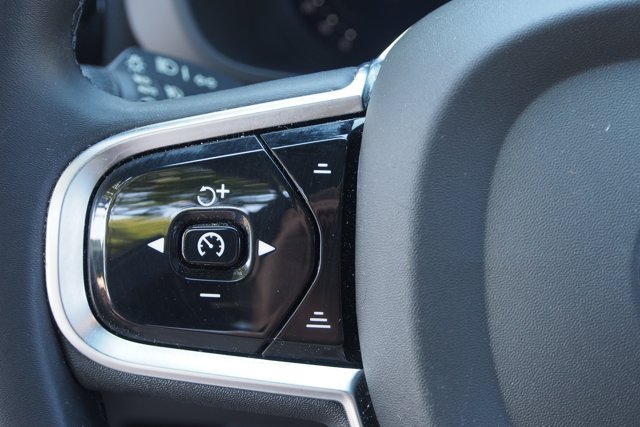 Used 2023 Volvo XC60 B5 Ultimate w/ Protection Package Premier FWD image 27