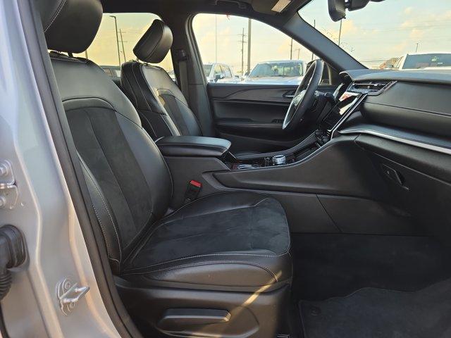 Used 2023 Jeep Grand Cherokee L Laredo AWD/4WD image 16