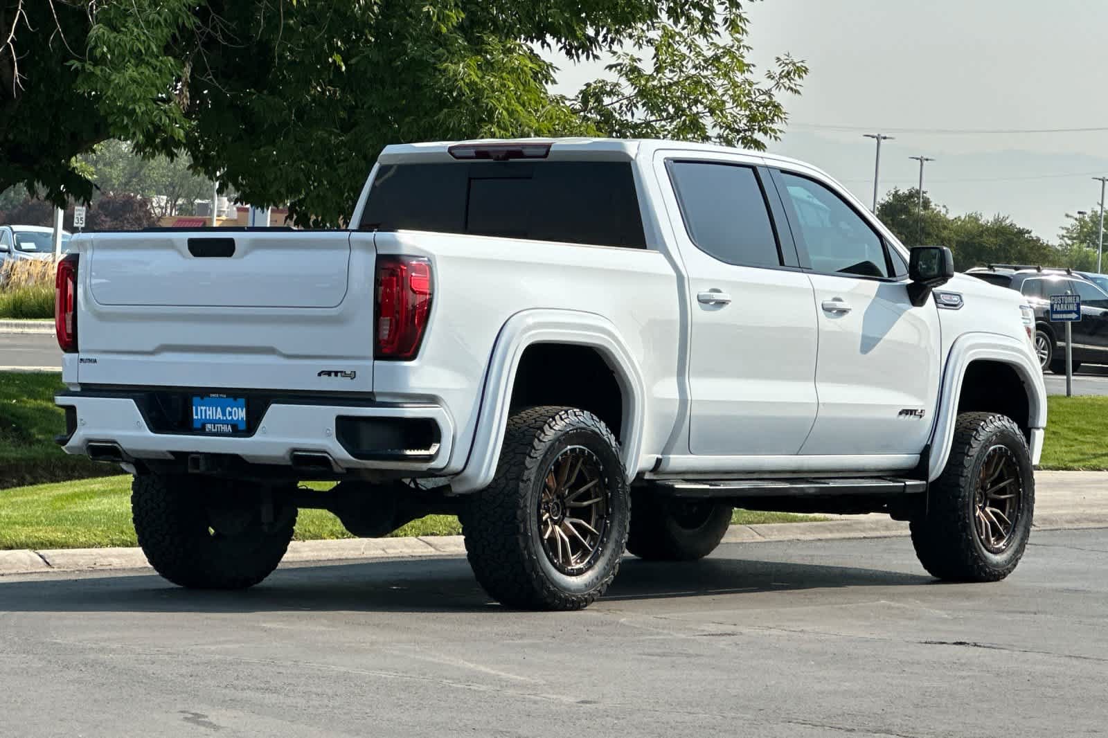 Used 2020 GMC Sierra 1500 AT4 w/ AT4 Premium Package AWD/4WD image 2