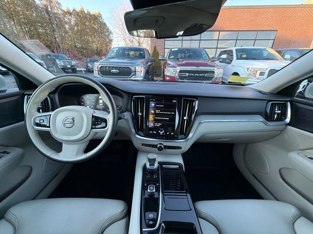 Used 2022 Volvo S60 T8 Inscription w/ Climate Package image 16