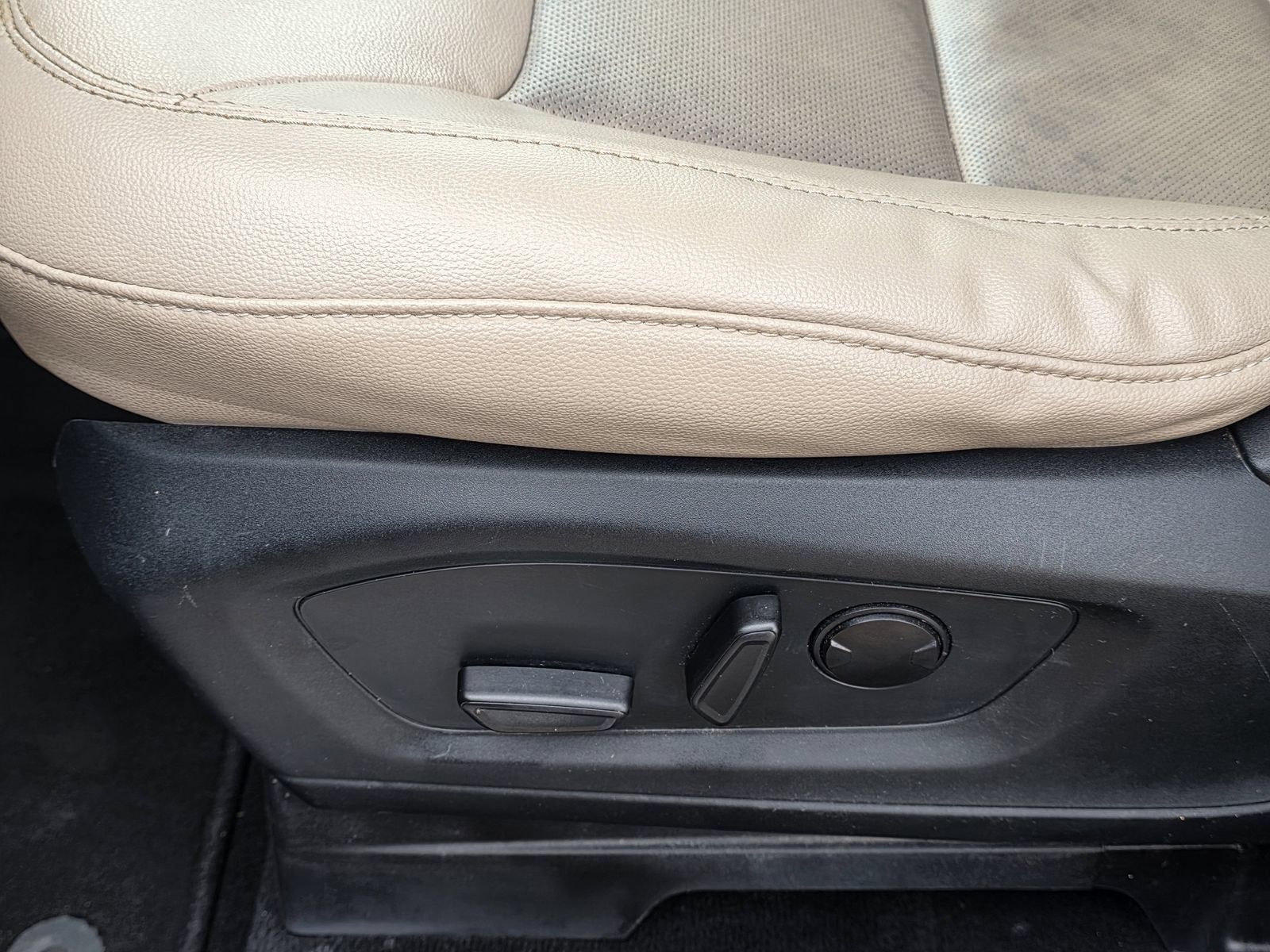 Certified 2021 Ford Explorer Limited RWD image 24