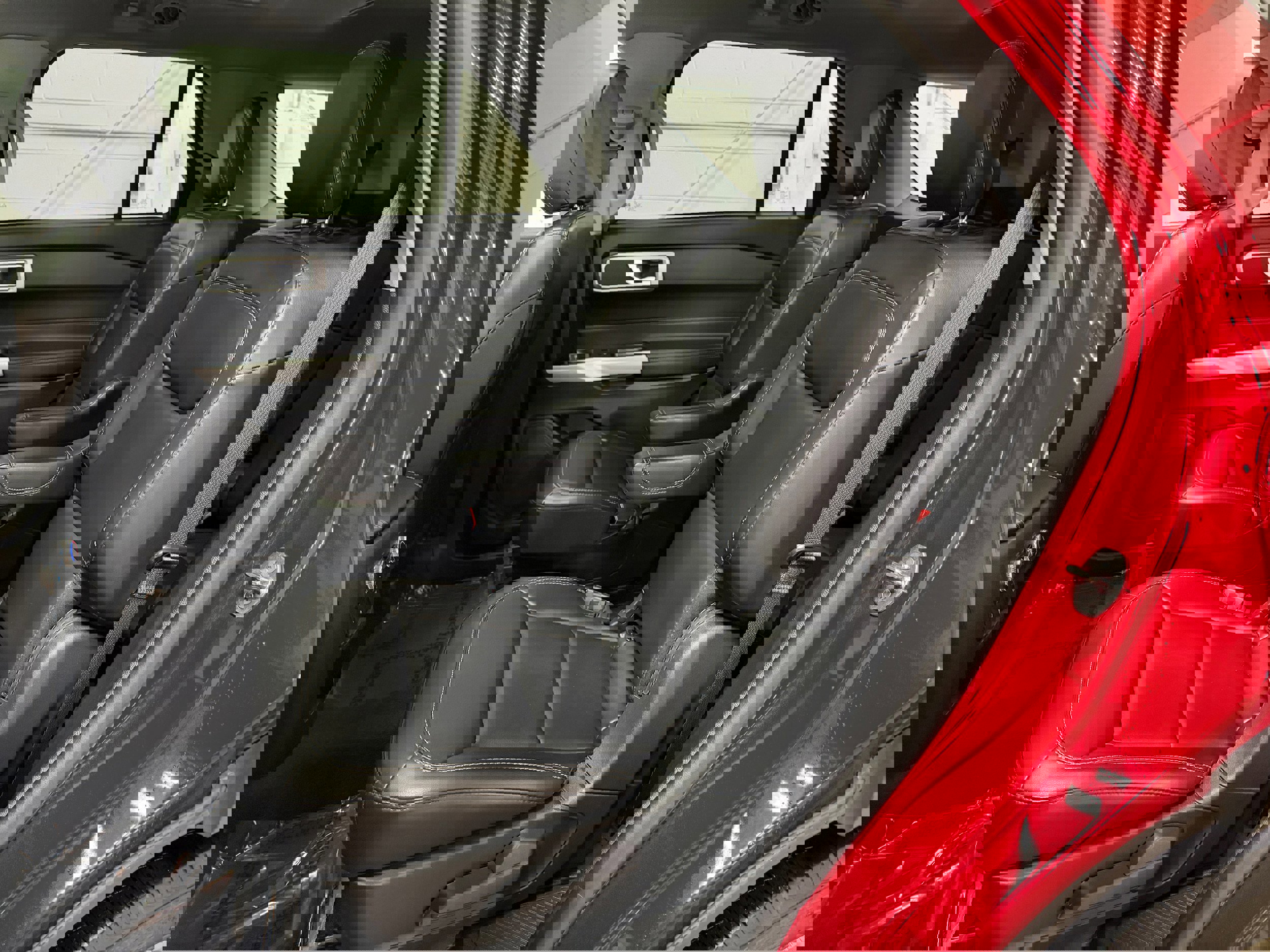 Certified 2021 Ford Explorer XLT w/ Equipment Group 202A image 9