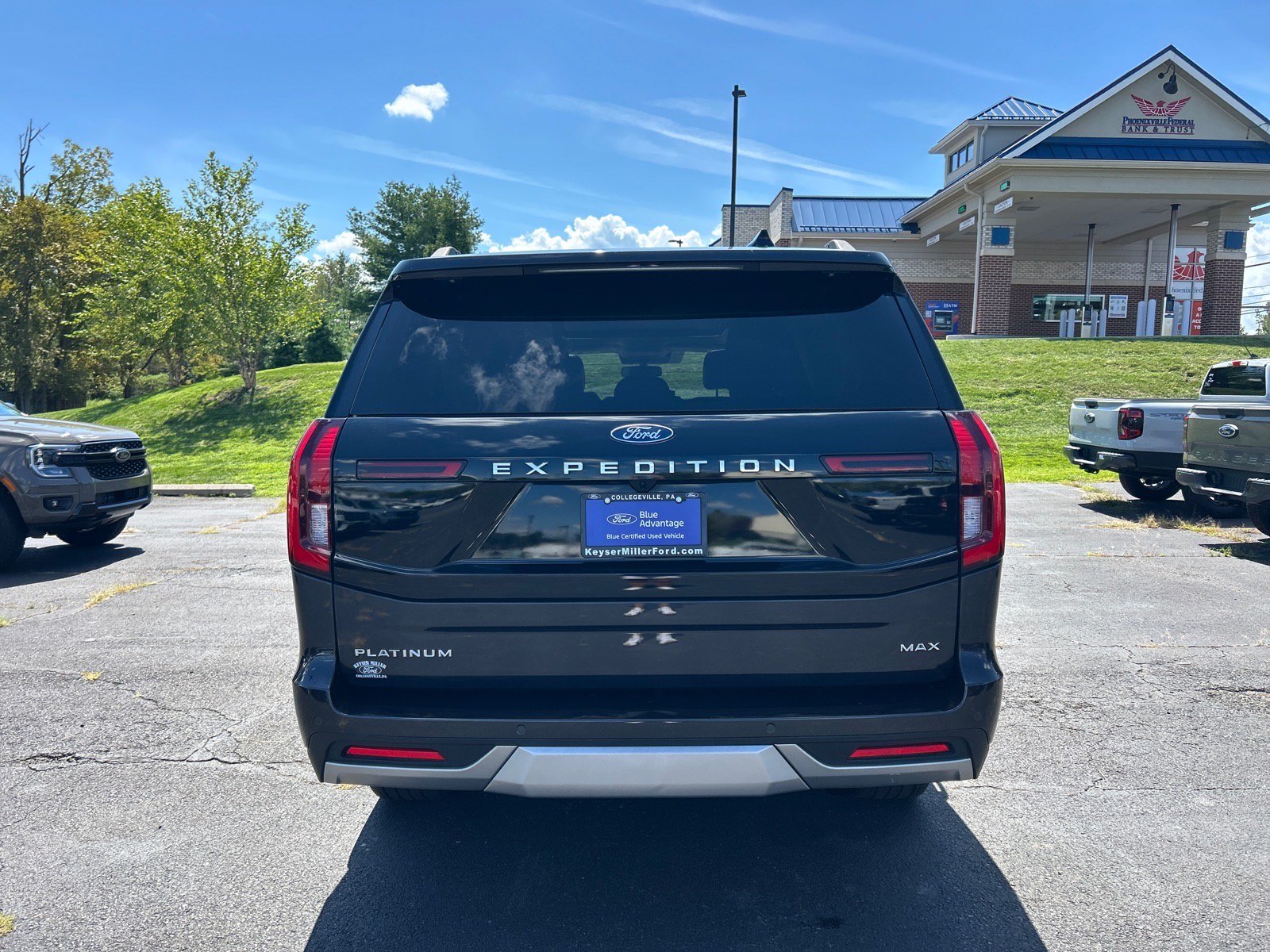 Certified 2025 Ford Expedition Max Platinum w/ Driver's Package AWD/4WD image 13