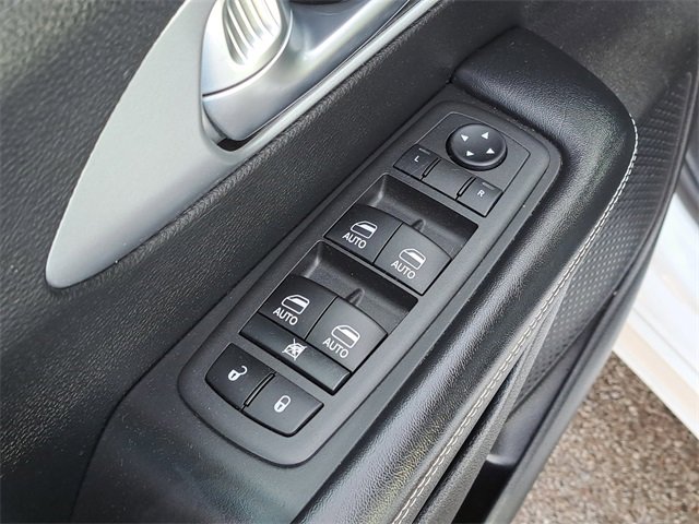 Used 2021 Chrysler Pacifica Touring-L w/ Uconnect Theater Family Group image 21