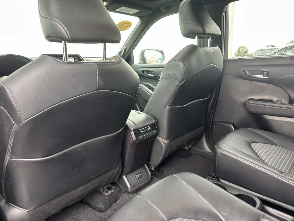 Used 2021 Toyota Highlander XSE AWD/4WD image 19