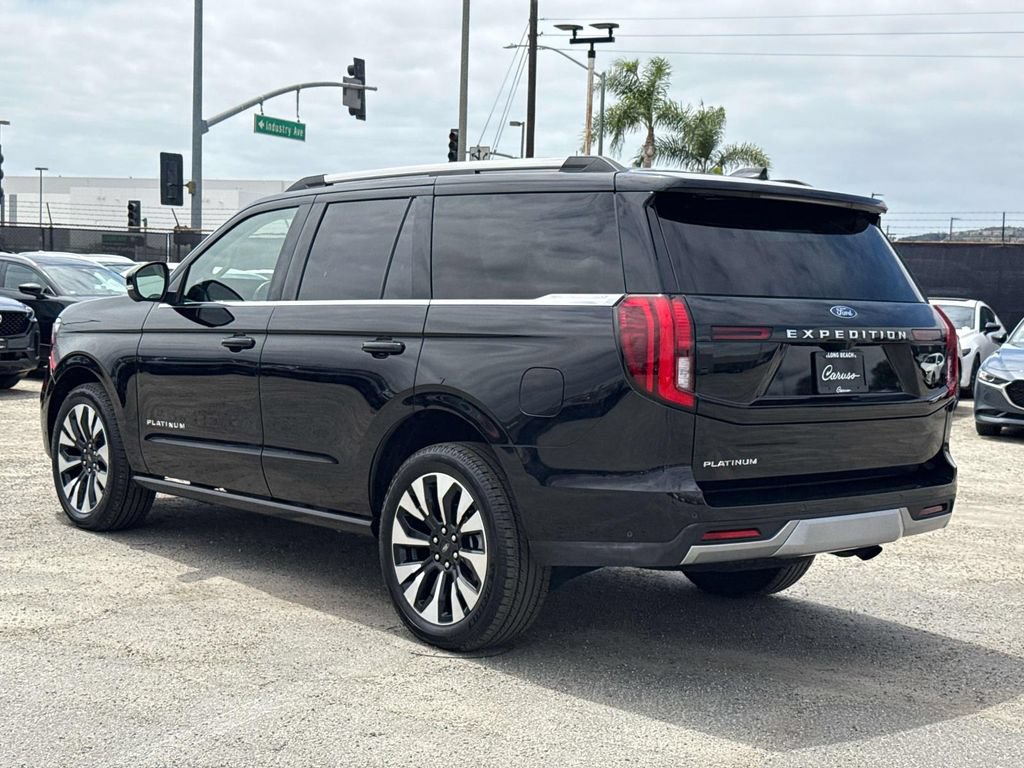Certified 2025 Ford Expedition Platinum w/ Driver's Package AWD/4WD image 4