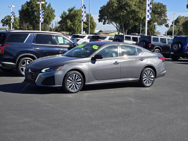 Used 2025 Nissan Altima 2.5 SV AWD/4WD image 6