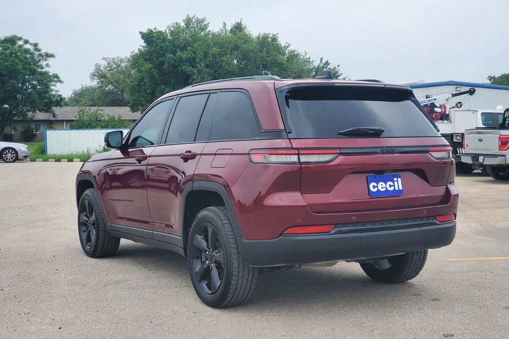 Used 2023 Jeep Grand Cherokee Altitude RWD image 31