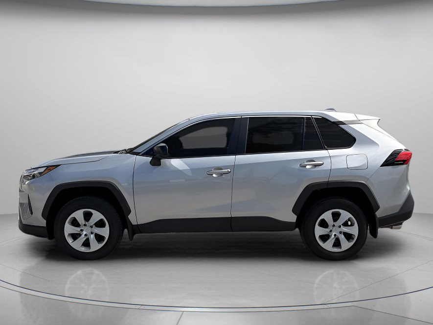 Used 2024 Toyota RAV4 LE FWD image 5